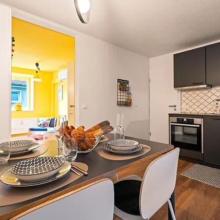Farbenfrohe Altbauwohnung, Ausstattung Apartment Friedrichshafen