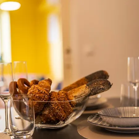 Apartment Farbenfrohe Altbauwohnung, Ausstattung *