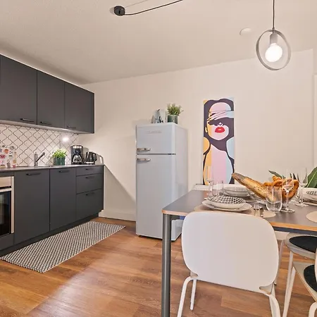 Farbenfrohe Altbauwohnung, Ausstattung Appartement *