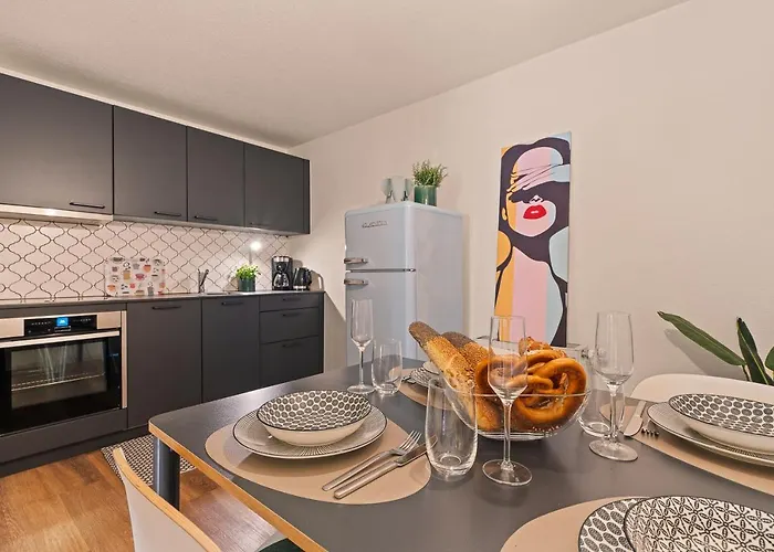 Farbenfrohe Altbauwohnung, Ausstattung *